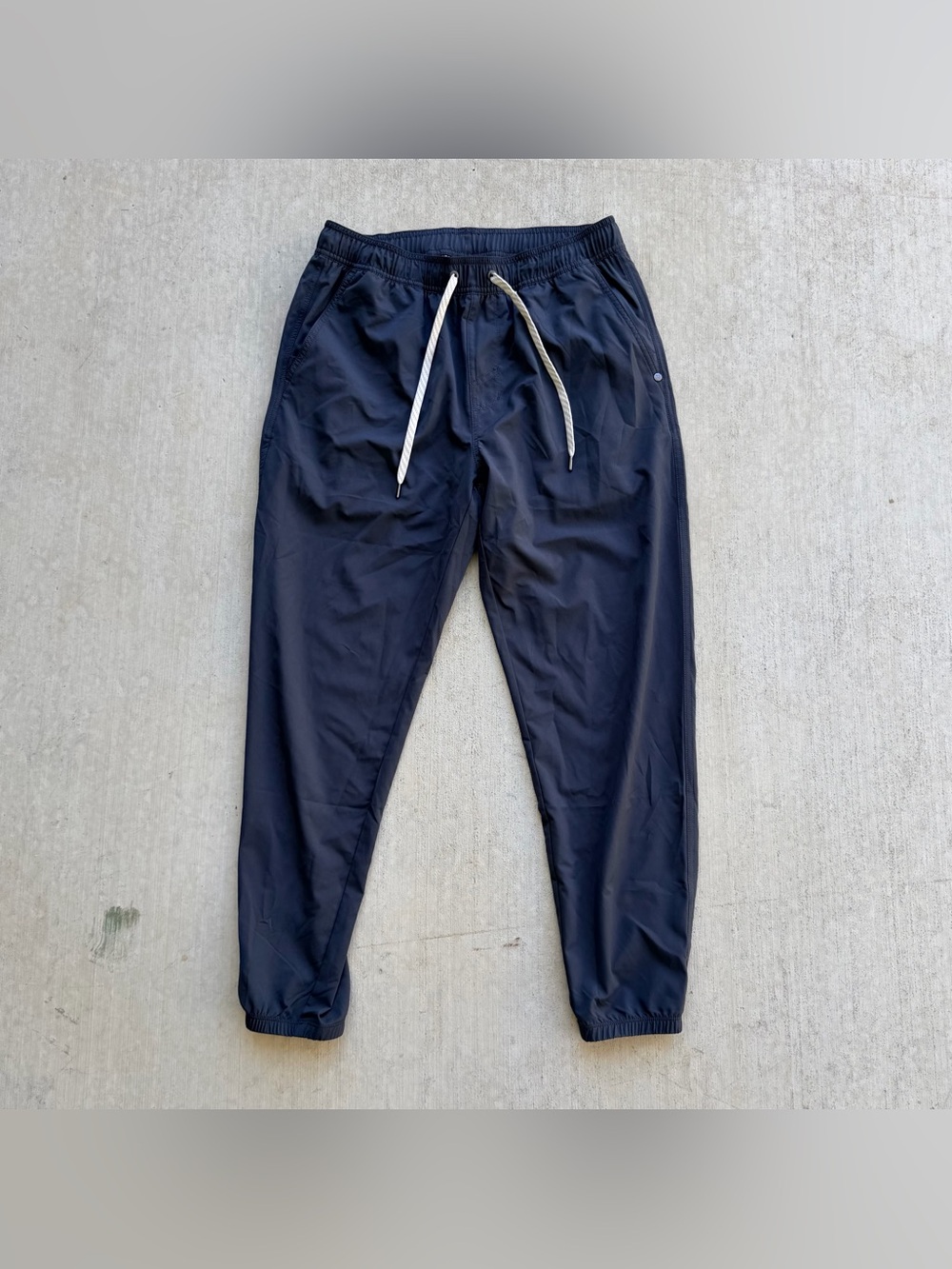 Vuori Meta Jogger Activewear Sweatpants Man Size Small Gray Drawstring